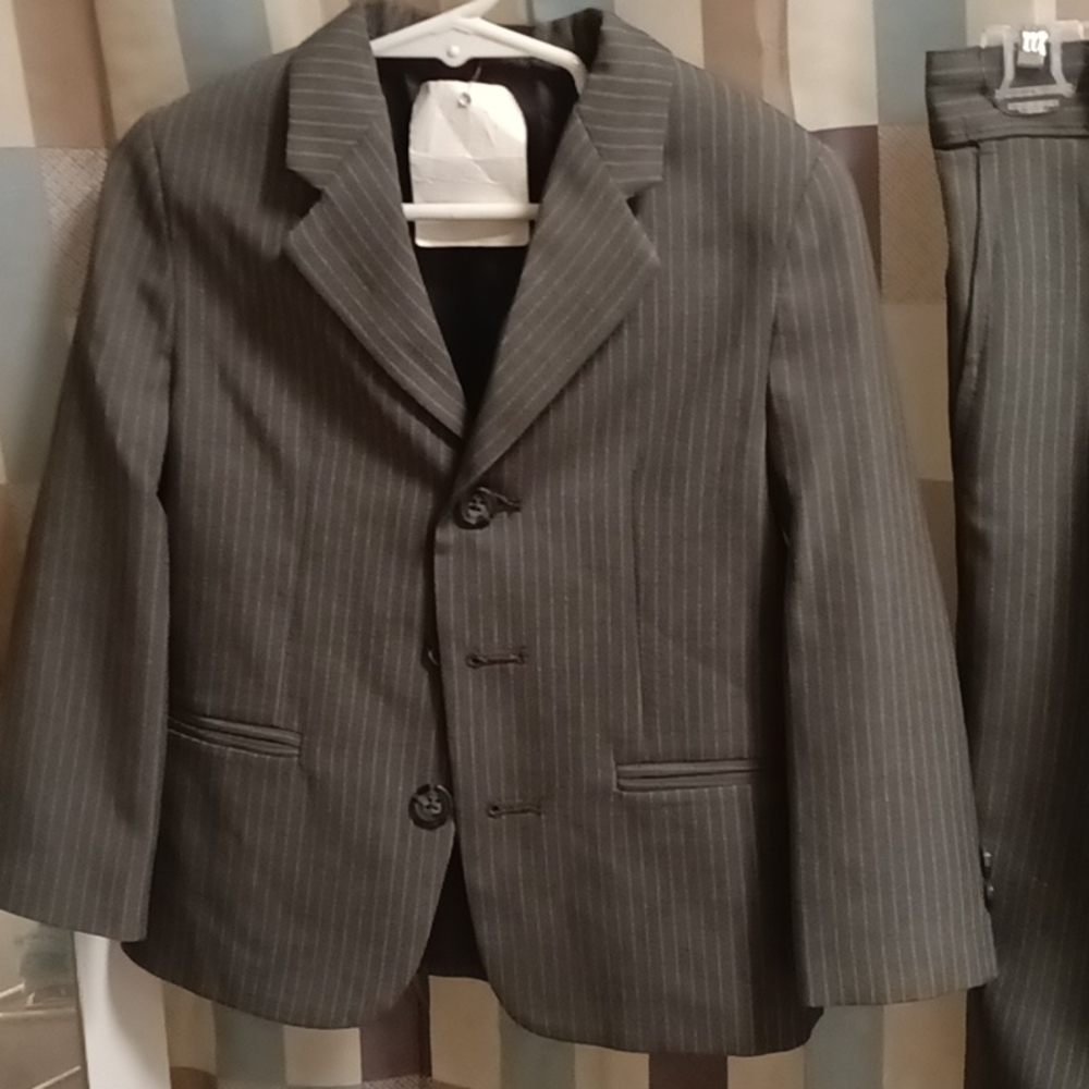 FINAL PRICE NWT AMHERST COLLECTION boy's 2-pc gray pin-striped suit Size 4